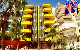 Flamingo Beach & Suite